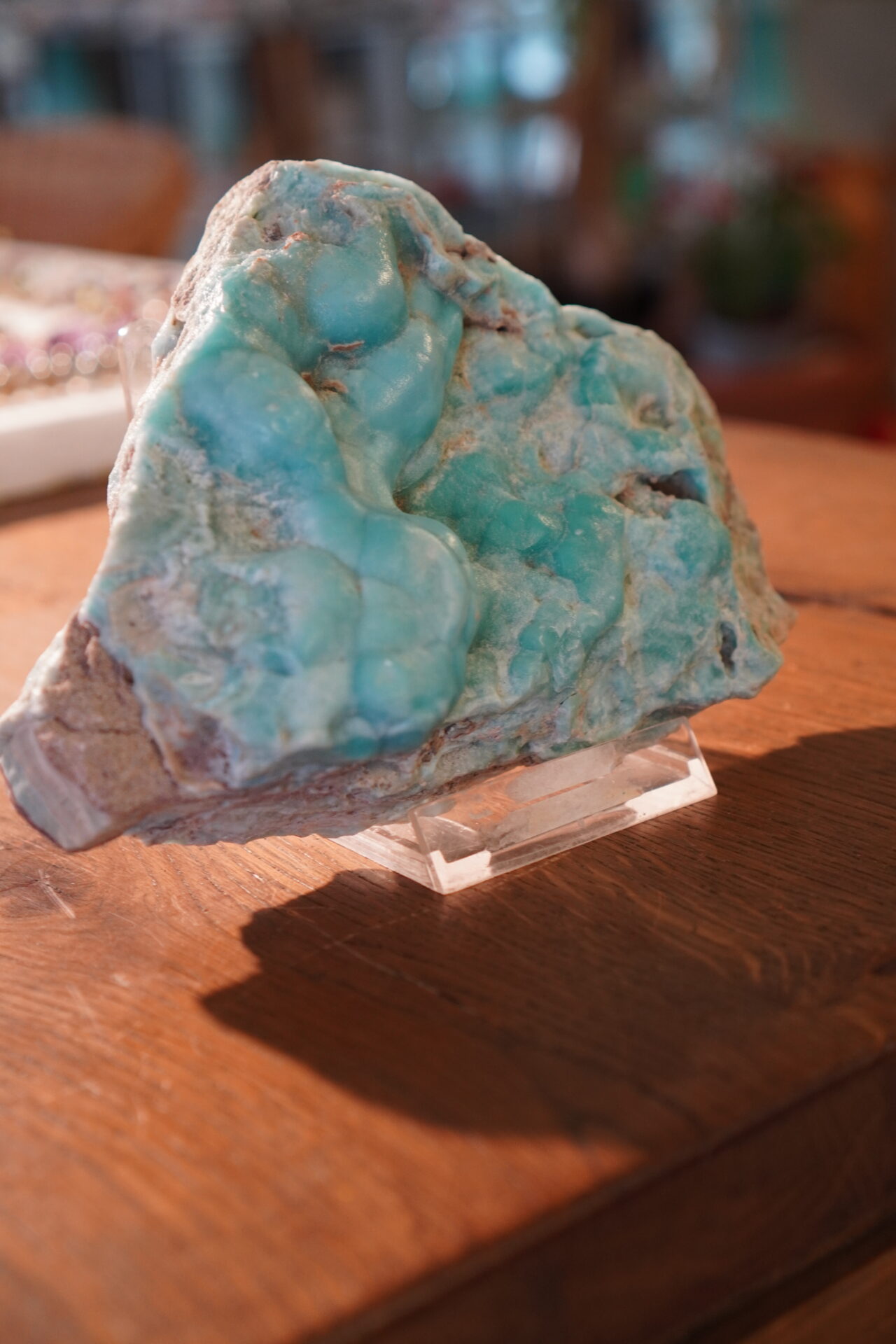 Türkisfarbener Mineralstein als Beispiel für die Vielfalt natürlicher Steine