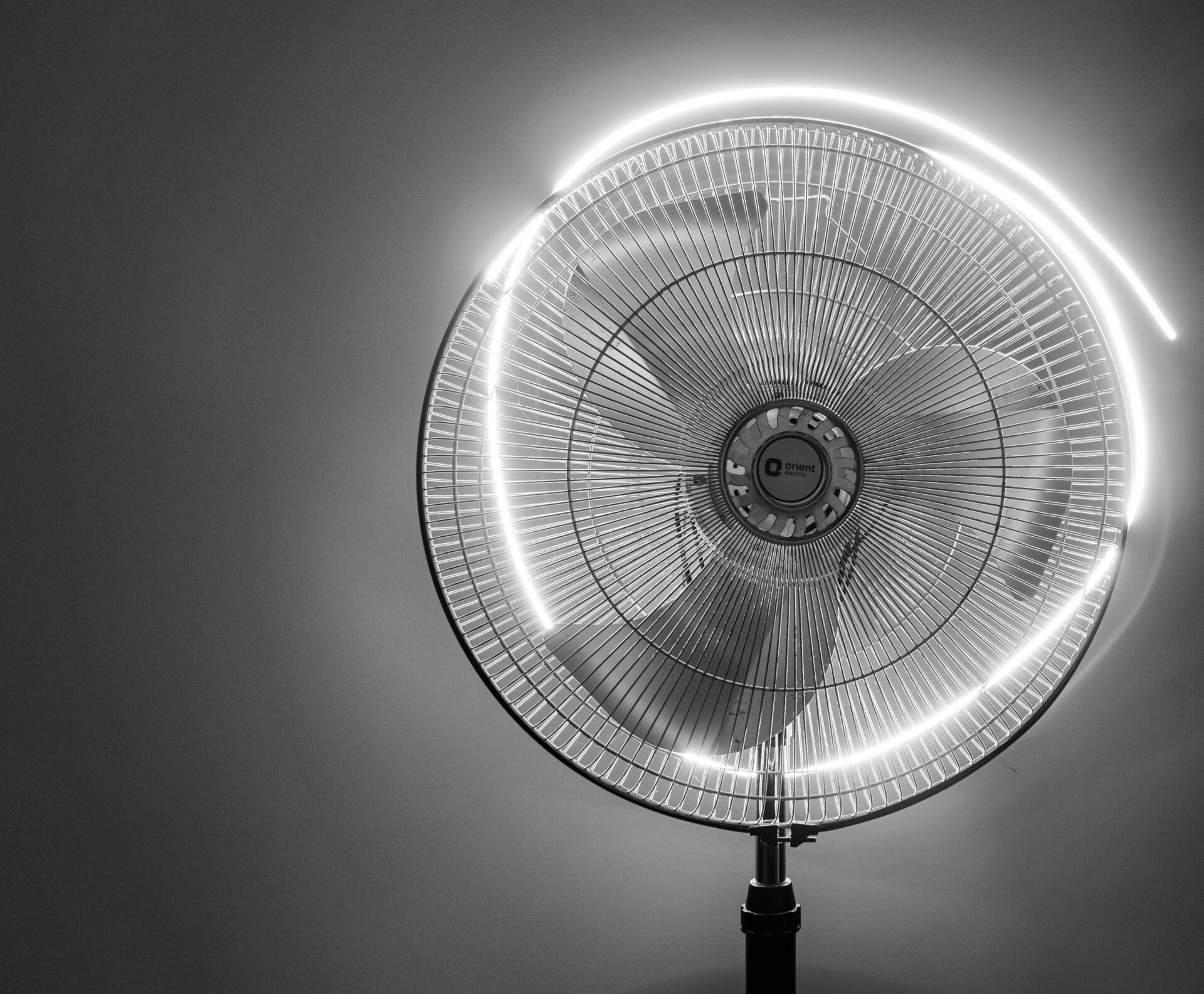 Ventilator beim Schlafen bei Hitze in Tropennächten